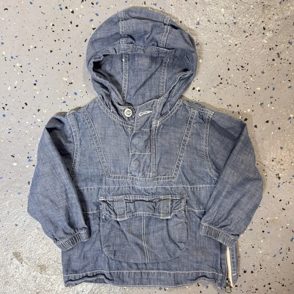 GAP lightweight chambray